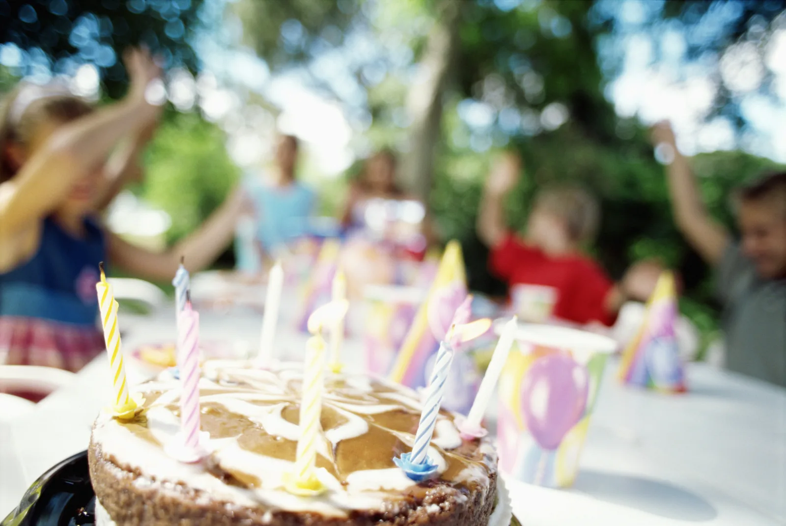 Anniversaire 5 ans : 12 idées d'activités à la maison (et ce qui marche vraiment)